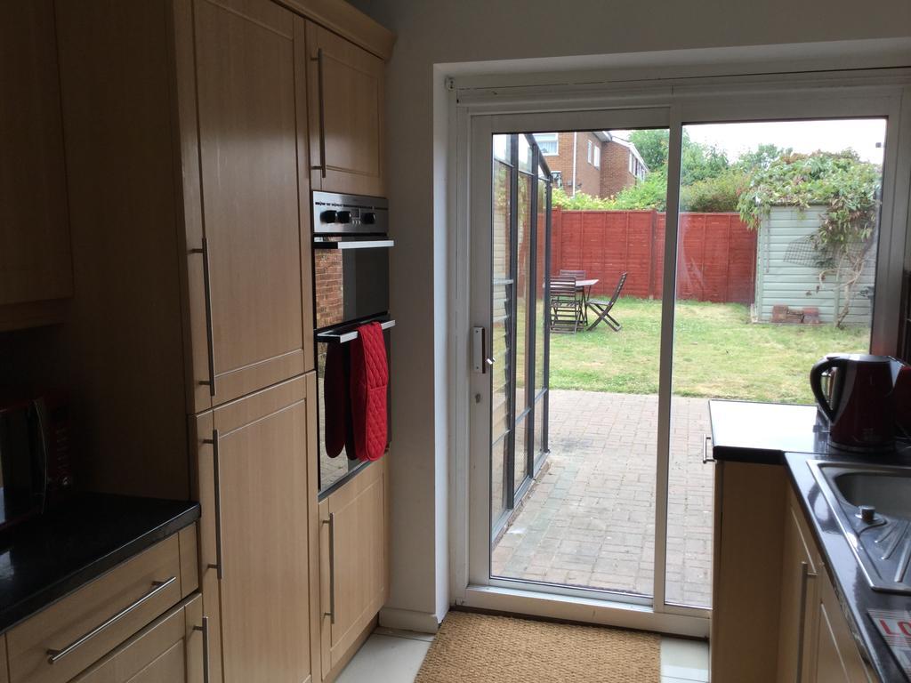 4 Bed House Next To Basildon Town Centre Villa Kültér fotó