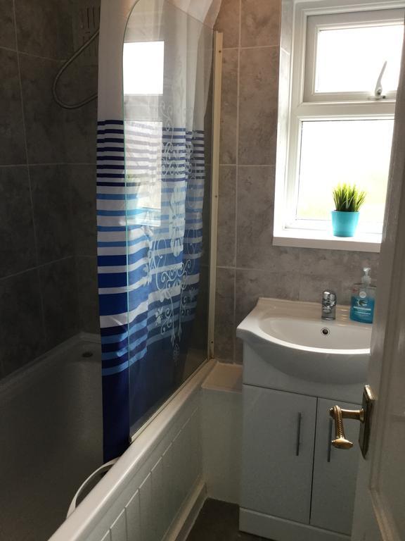4 Bed House Next To Basildon Town Centre Villa Kültér fotó